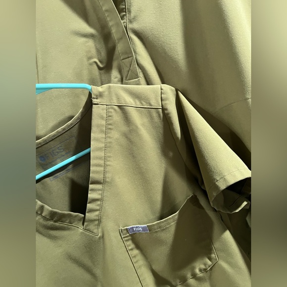 FIGS Scrub Set - Picture 6 of 6